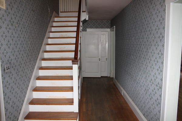 18 Hillside Road Wellesley, MA 02481 - Photo 3 of 9