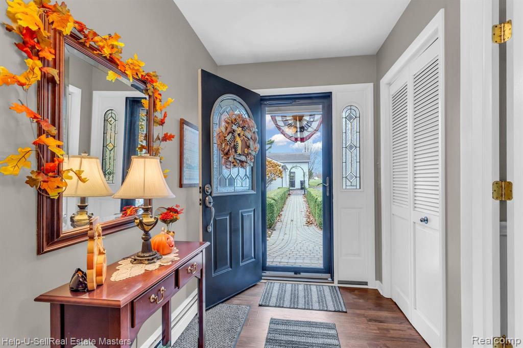 6187 Lakeshore Road Lexington, MI 48450 - Photo 4 of 41