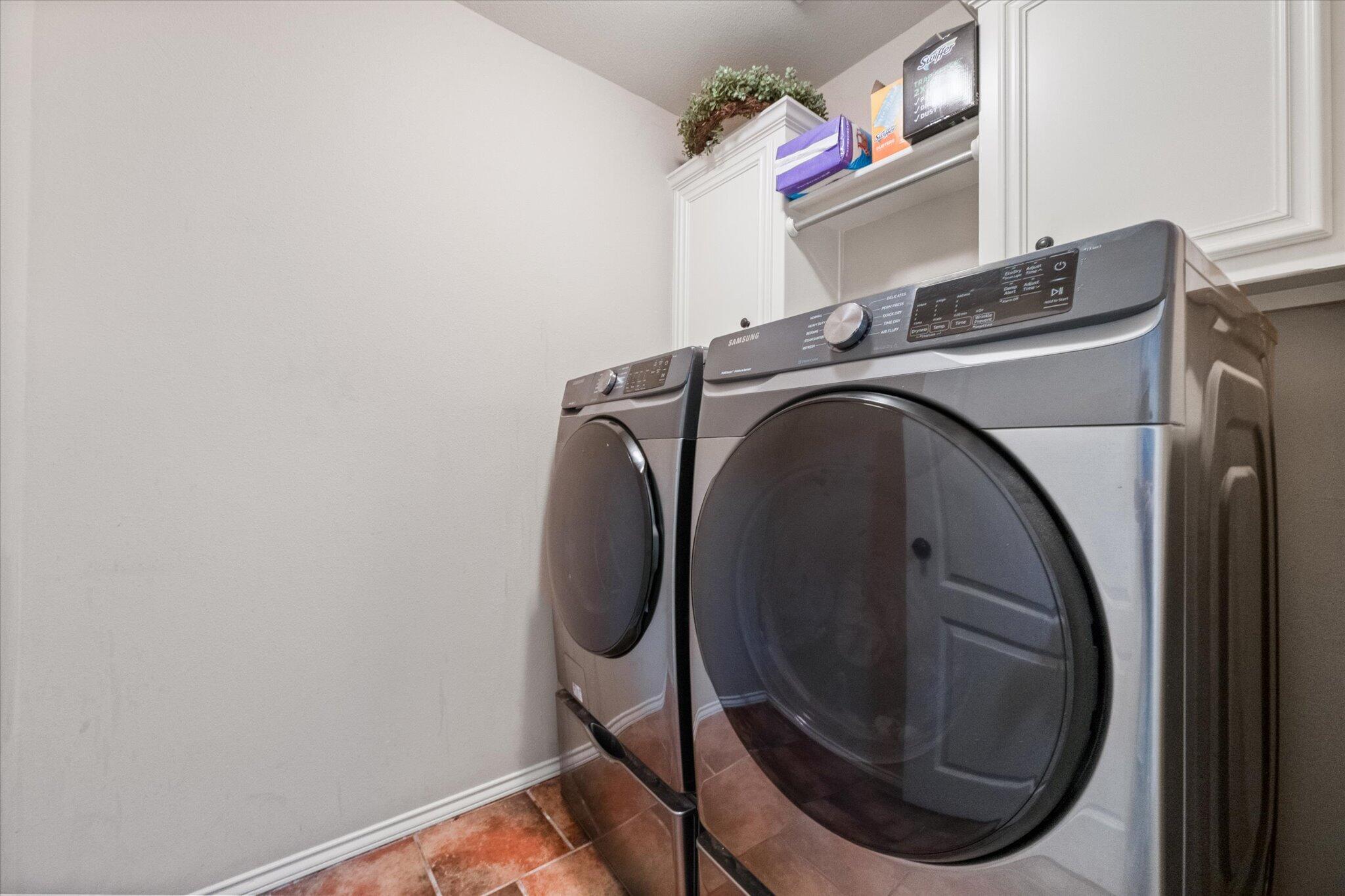 5704 107th Street Lubbock, TX 79424 - Photo 28 of 36 a utility room with dryer and washer