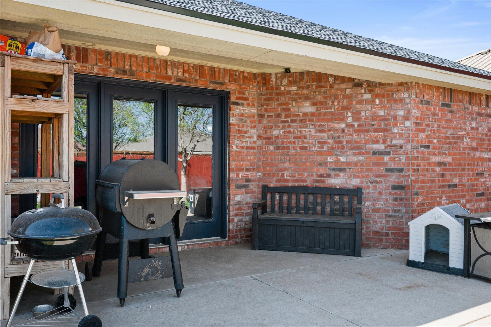 5704 107th Street Lubbock, TX 79424 - Photo 33 of 36 a living room with furniture and a fireplace