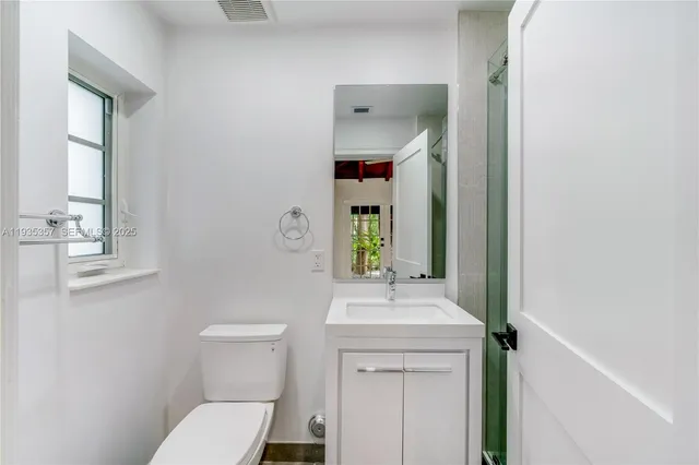 $7,500 | 504 Navarre Avenue, Coral Gables, FL 33134