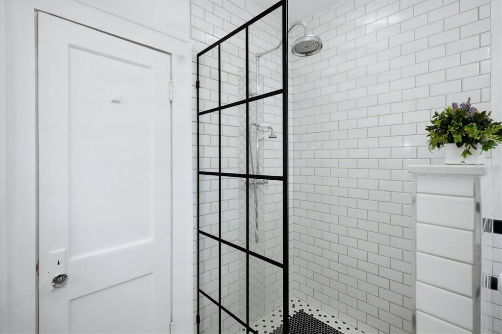 4116 Swift Road Sarasota, FL 34231 - Photo 25 of 47 Gallery Image 25