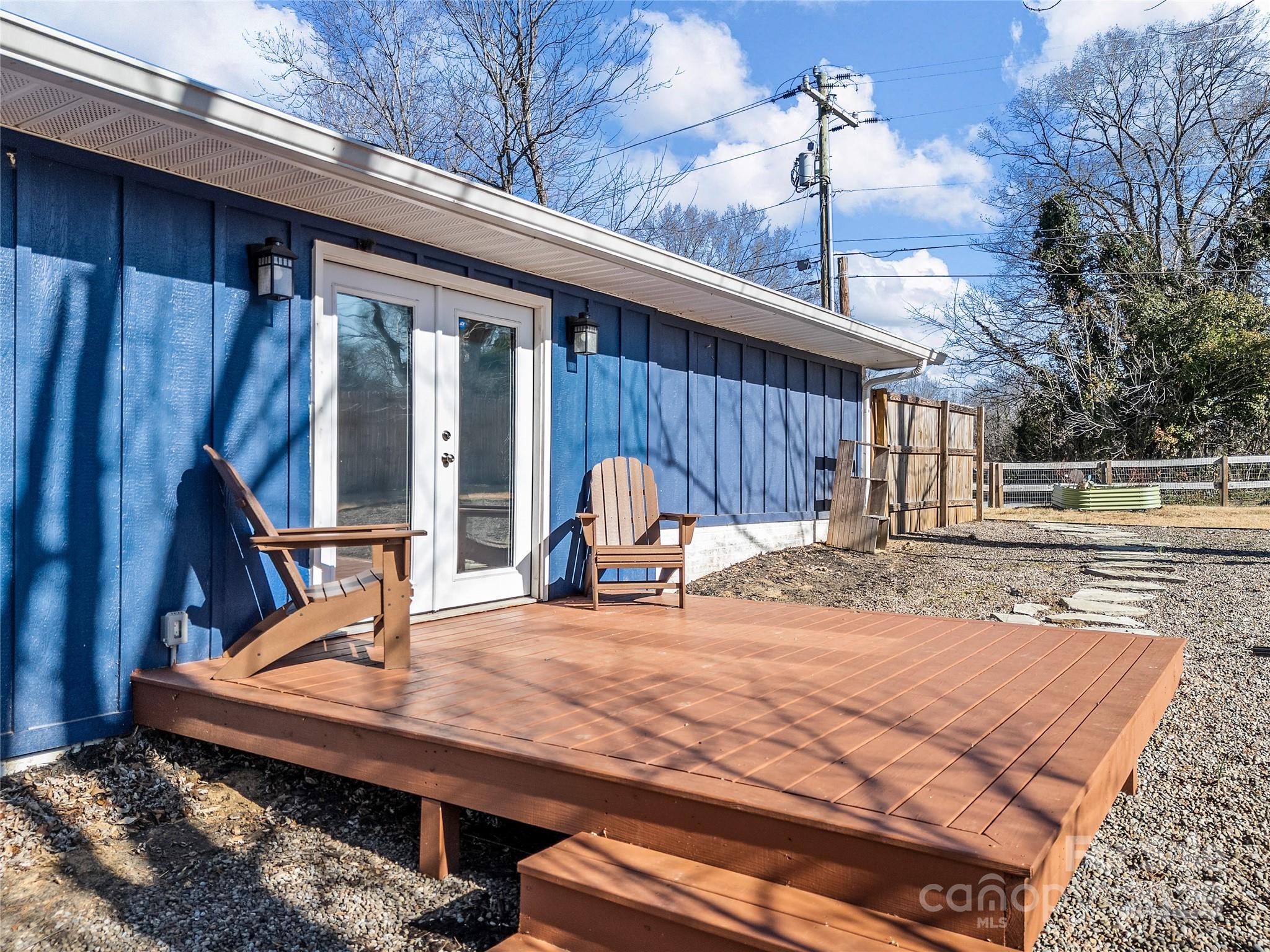 435 Thermal View Drive Tryon, NC 28782 - Photo 28 of 32 a backyard of a house with table and chairs