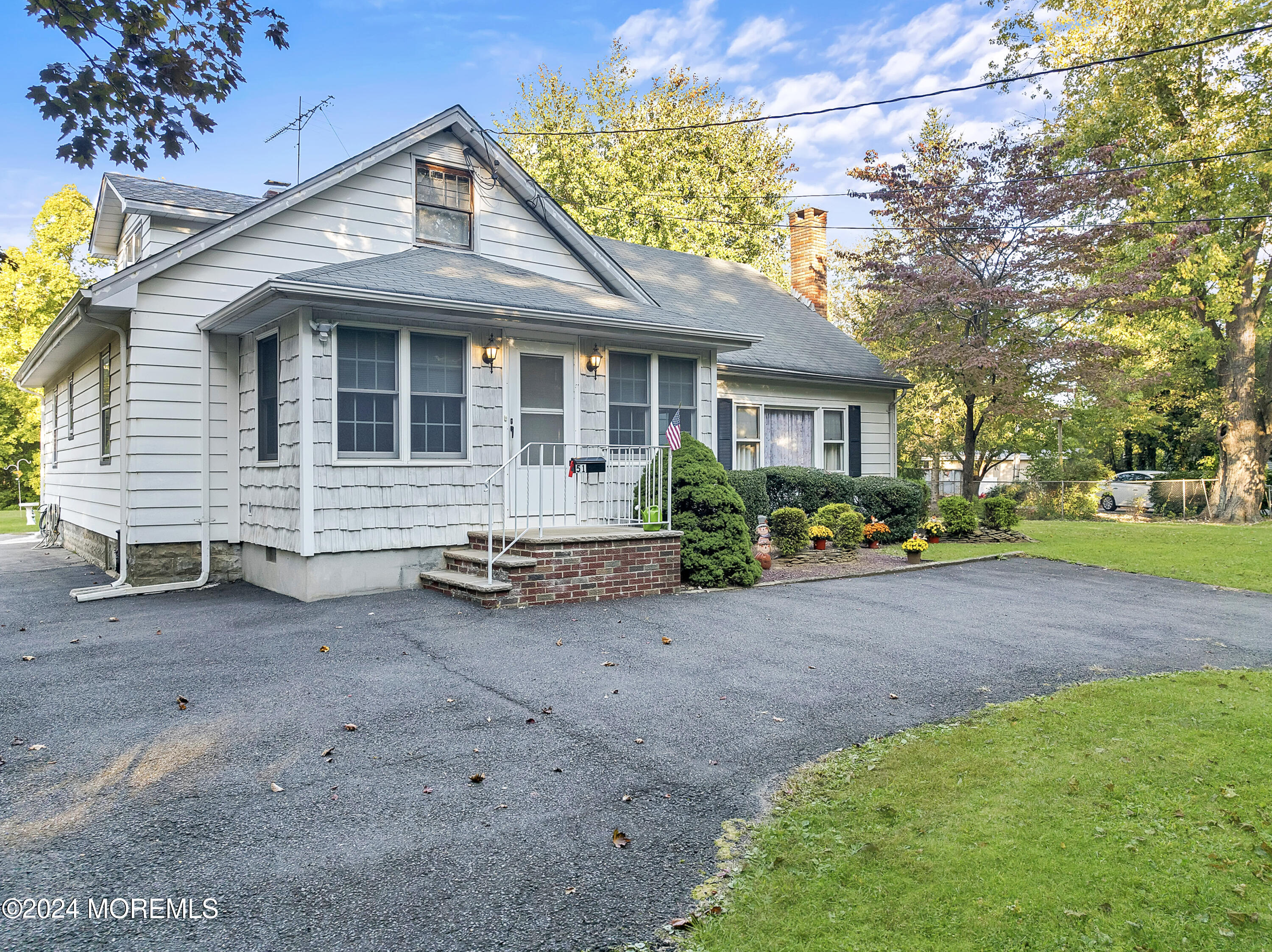 51 Aberdeen Road Matawan, NJ 07747 - Photo 2 of 51 .