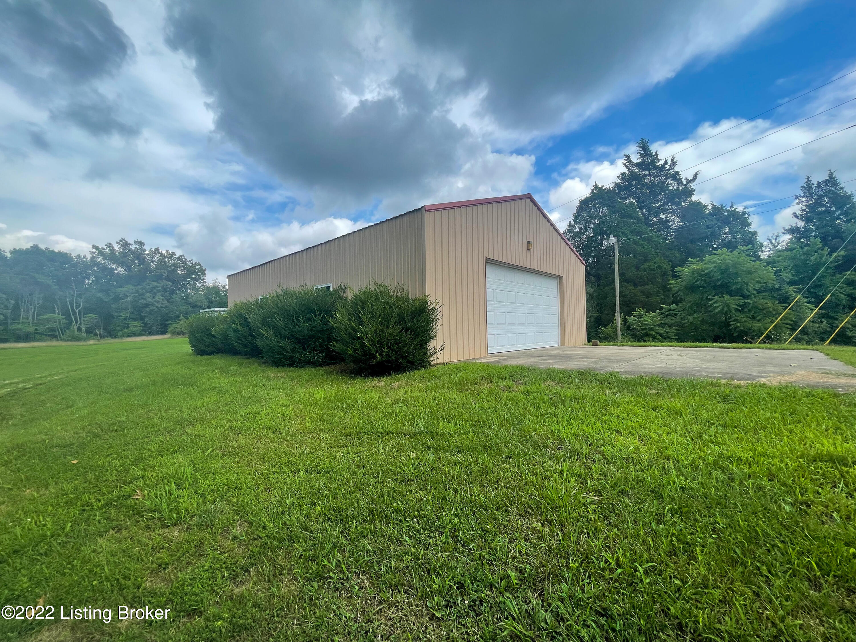 681 Red Hill Road Vine Grove, KY 40175 - Photo 5 of 60 75129F09-E76F-4B9B-A9DE-8F263129404A