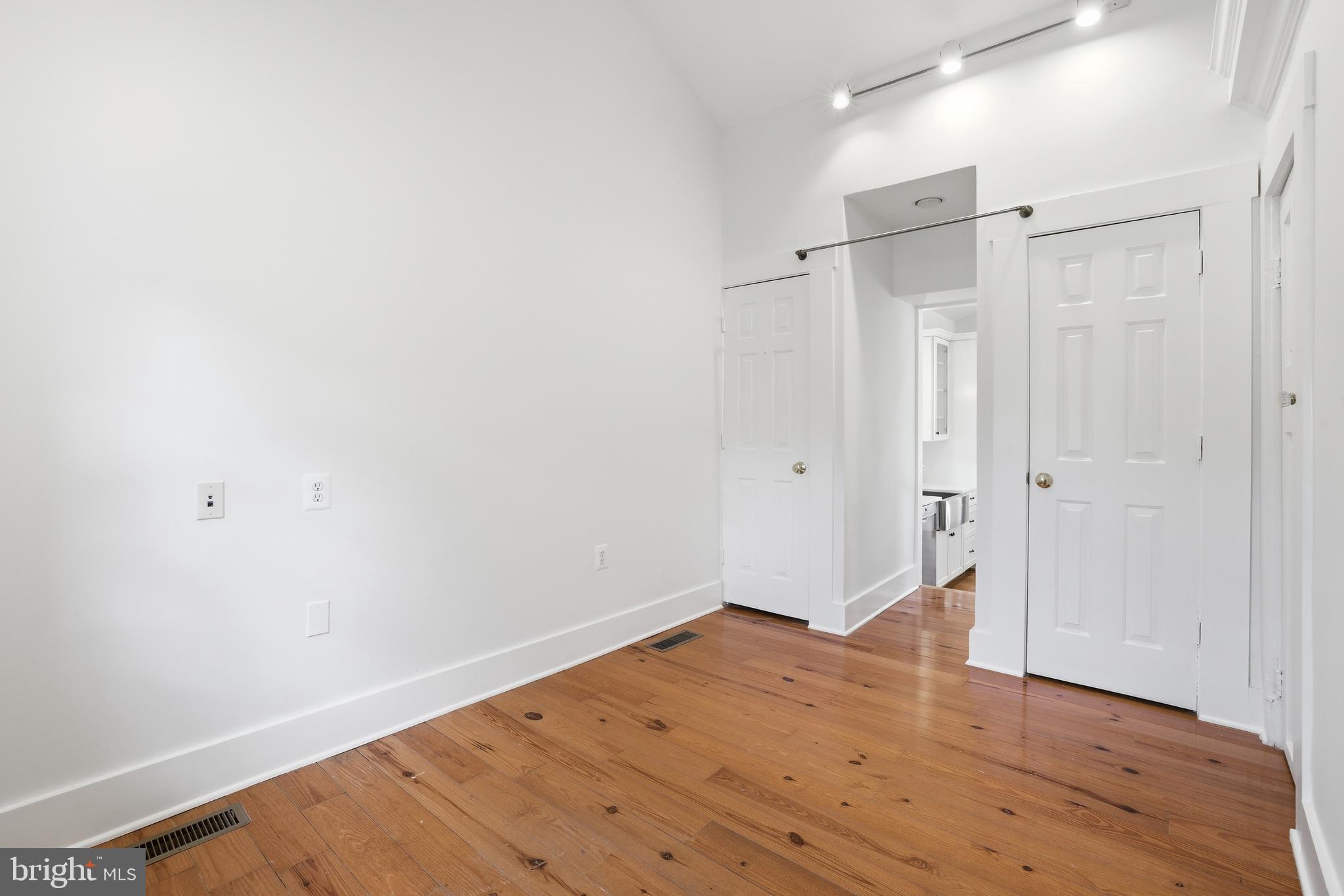 17781 Roxbury Hall Road Leesburg, VA 20175 - Photo 69 of 107 Bedroom in guest cottage