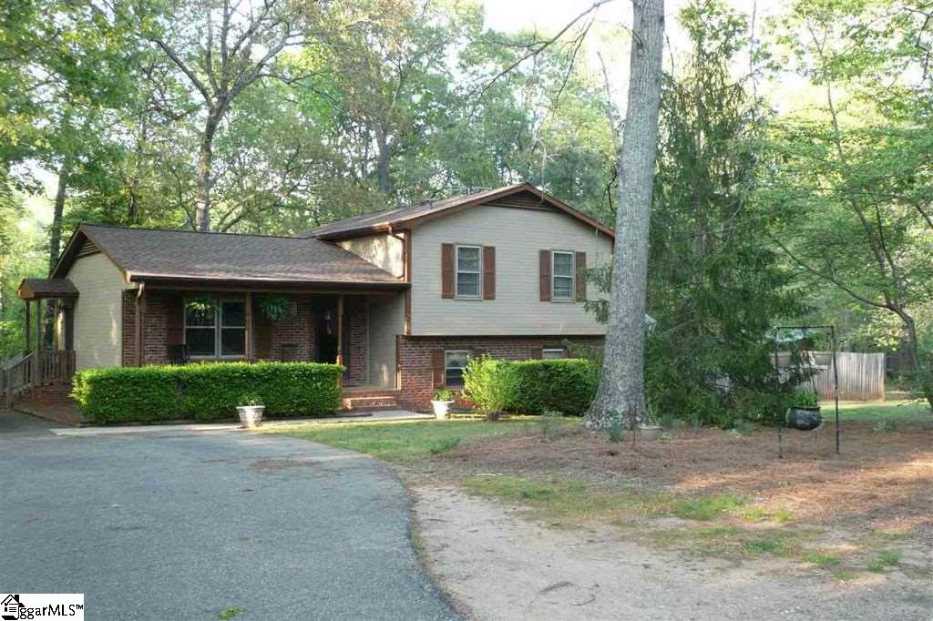 153 Wyatt Road Boiling Springs, SC 29316 - Photo 2 of 26