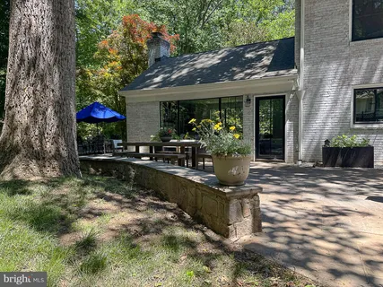 $2,100,000 | 710 Live Oak Drive, McLean, VA 22101