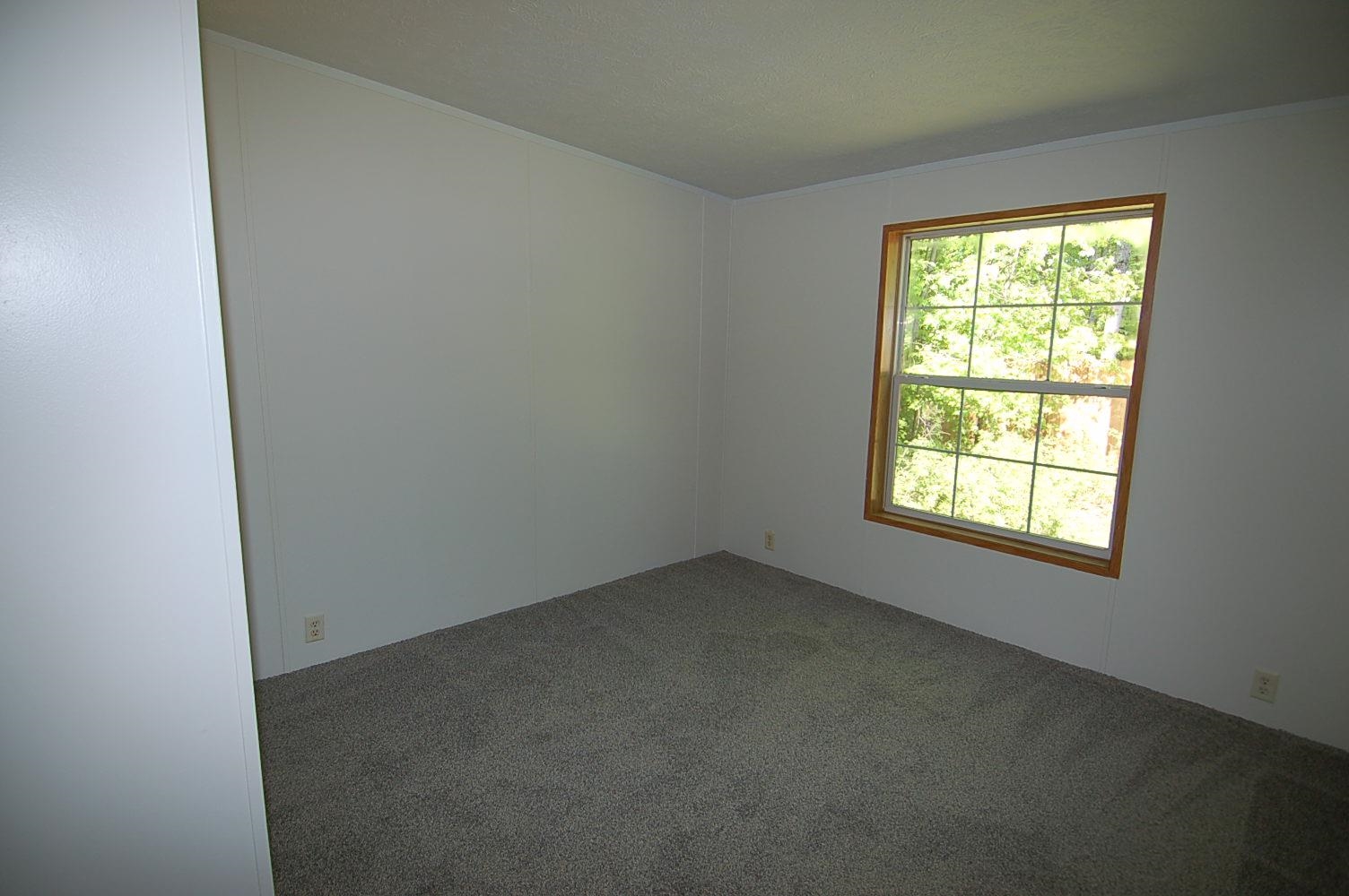 524 Yellow Stone Road Cadillac, MI 49601 - Photo 17 of 24 1911494-16.JPG