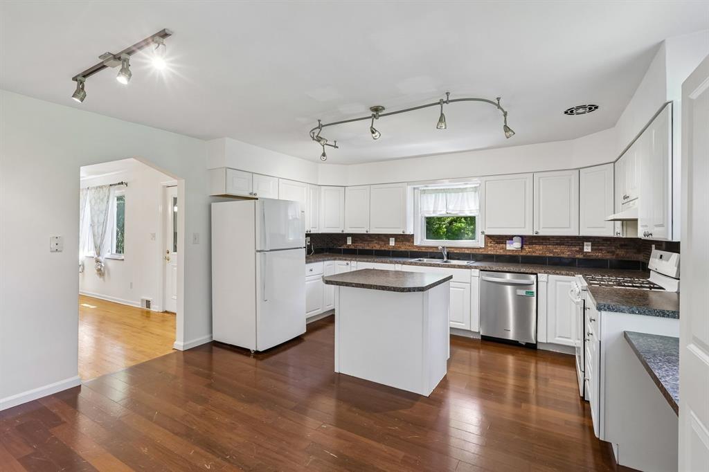 880 Fairview Road Pittsburgh, PA 15238 - Photo 9 of 46 Gallery Image 9