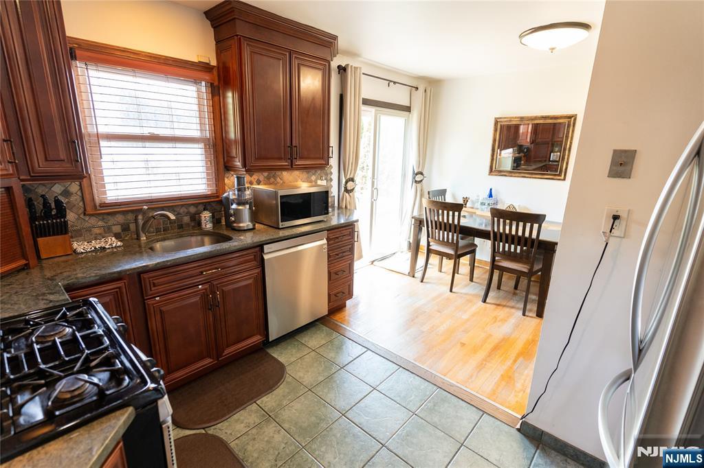 93 Brighton Road Clifton, NJ 07012 - Photo 11 of 32