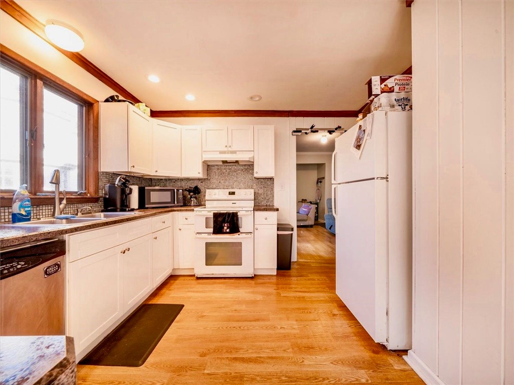 42 Vick Park B Rochester, NY 14607 - Photo 11 of 41 Rear 4 Bedroom Unit Kitchen