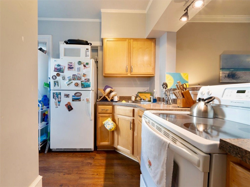 42 Vick Park B Rochester, NY 14607 - Photo 34 of 41 Front 1 Bedroom Unit Kitchen