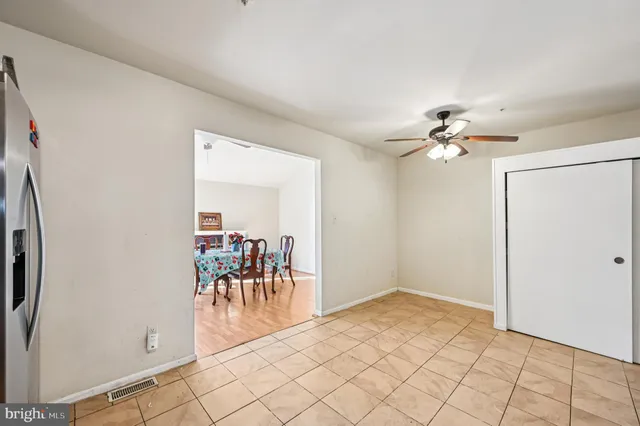 a view of a room a livingroom