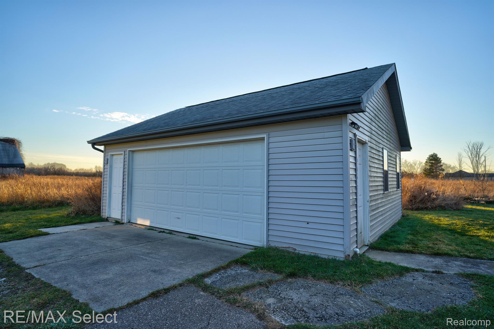 5359 Kelly Road Flint, MI 48504 - Photo 3 of 41 Gallery Image 3