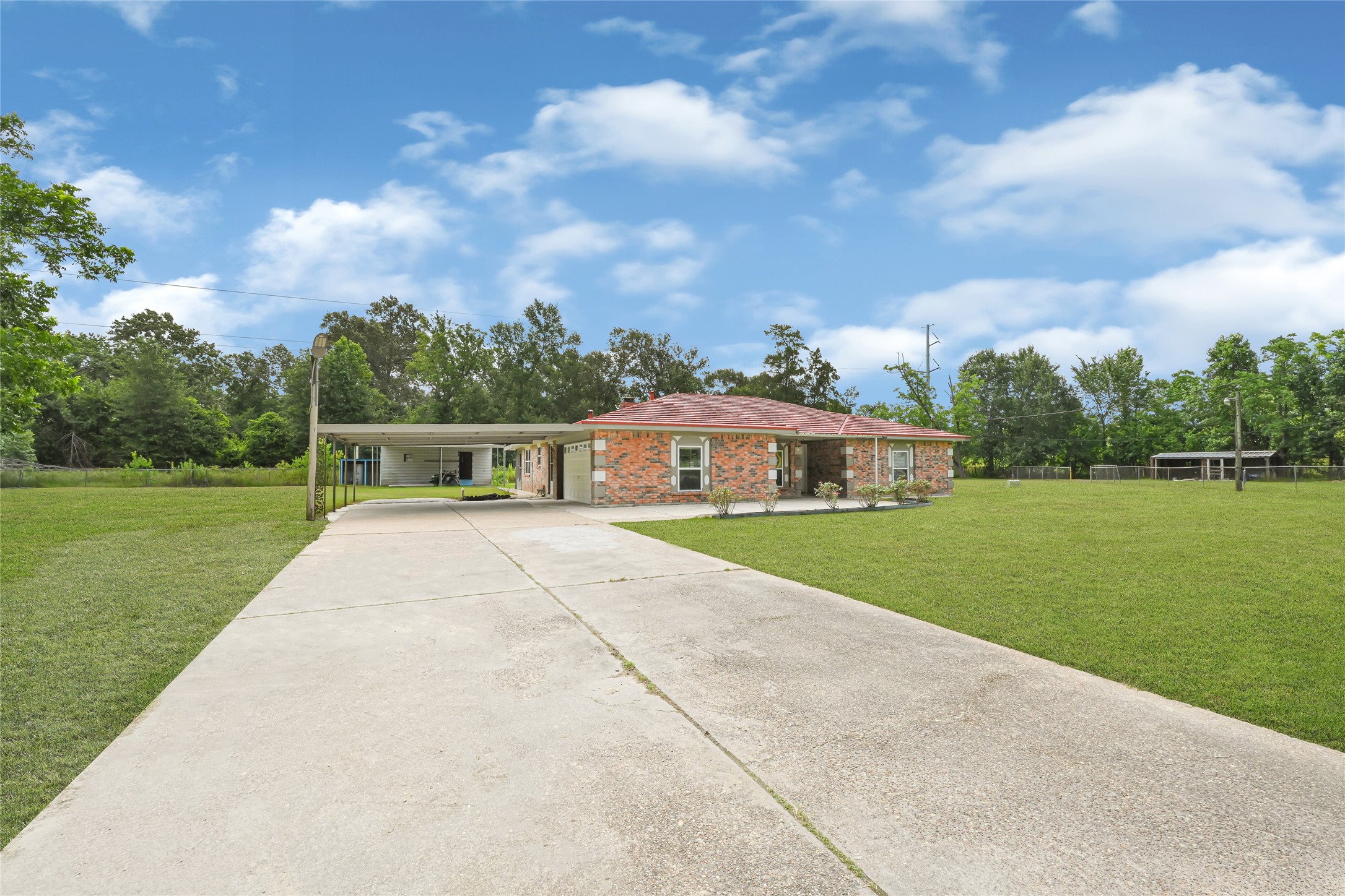 20135 Timber Line Lane New Caney, TX 77357 - Photo 2 of 30 a front view of a house with garden
