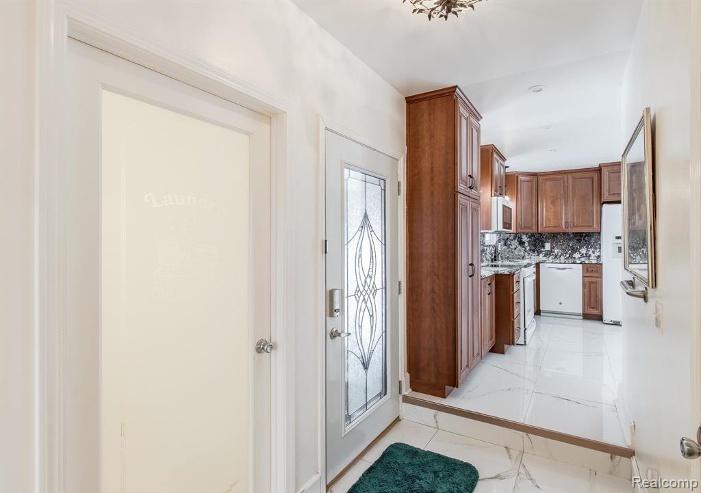 5131 West Harvard Road Clarkston, MI 48348 - Photo 19 of 48