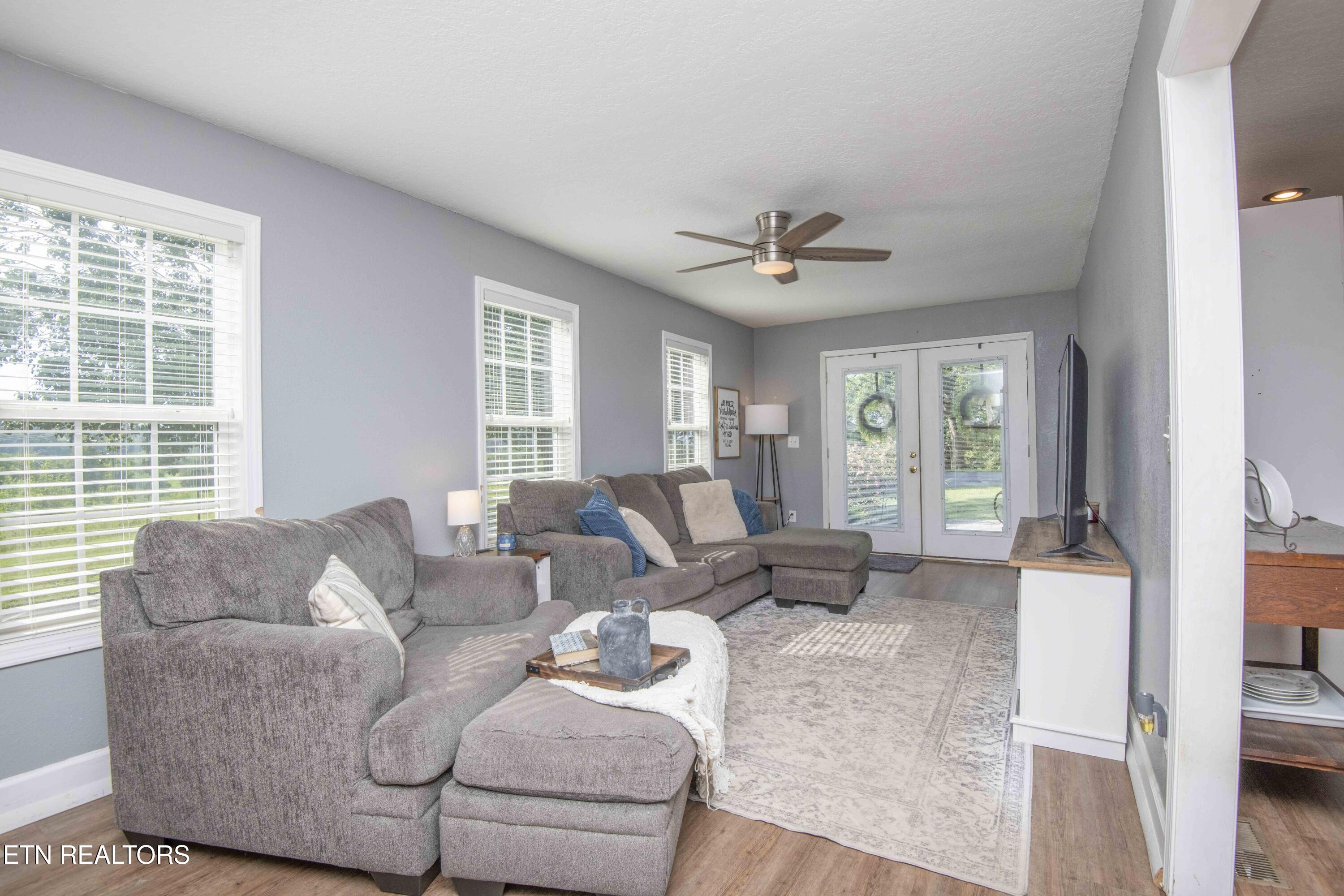 401 Vonore Road Loudon, TN 37774 - Photo 11 of 47 living 5_1