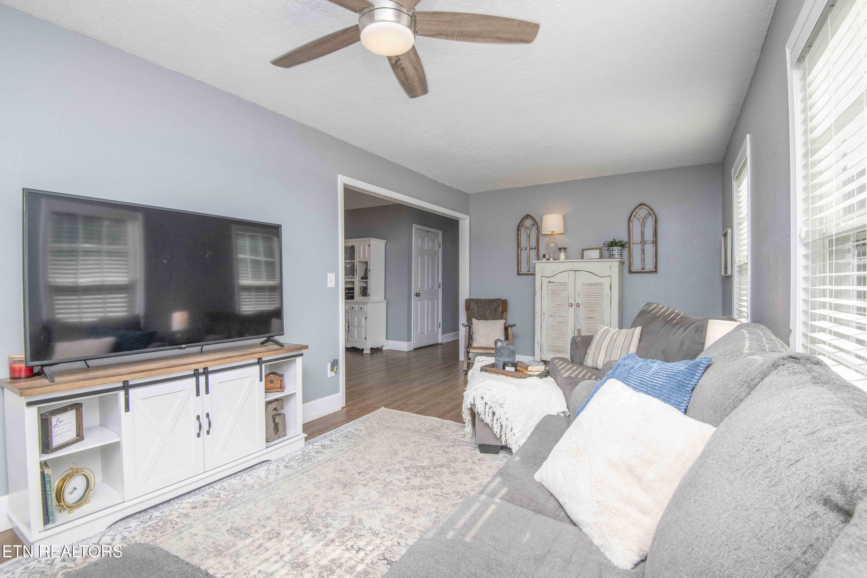 401 Vonore Road Loudon, TN 37774 - Photo 12 of 47 living_1