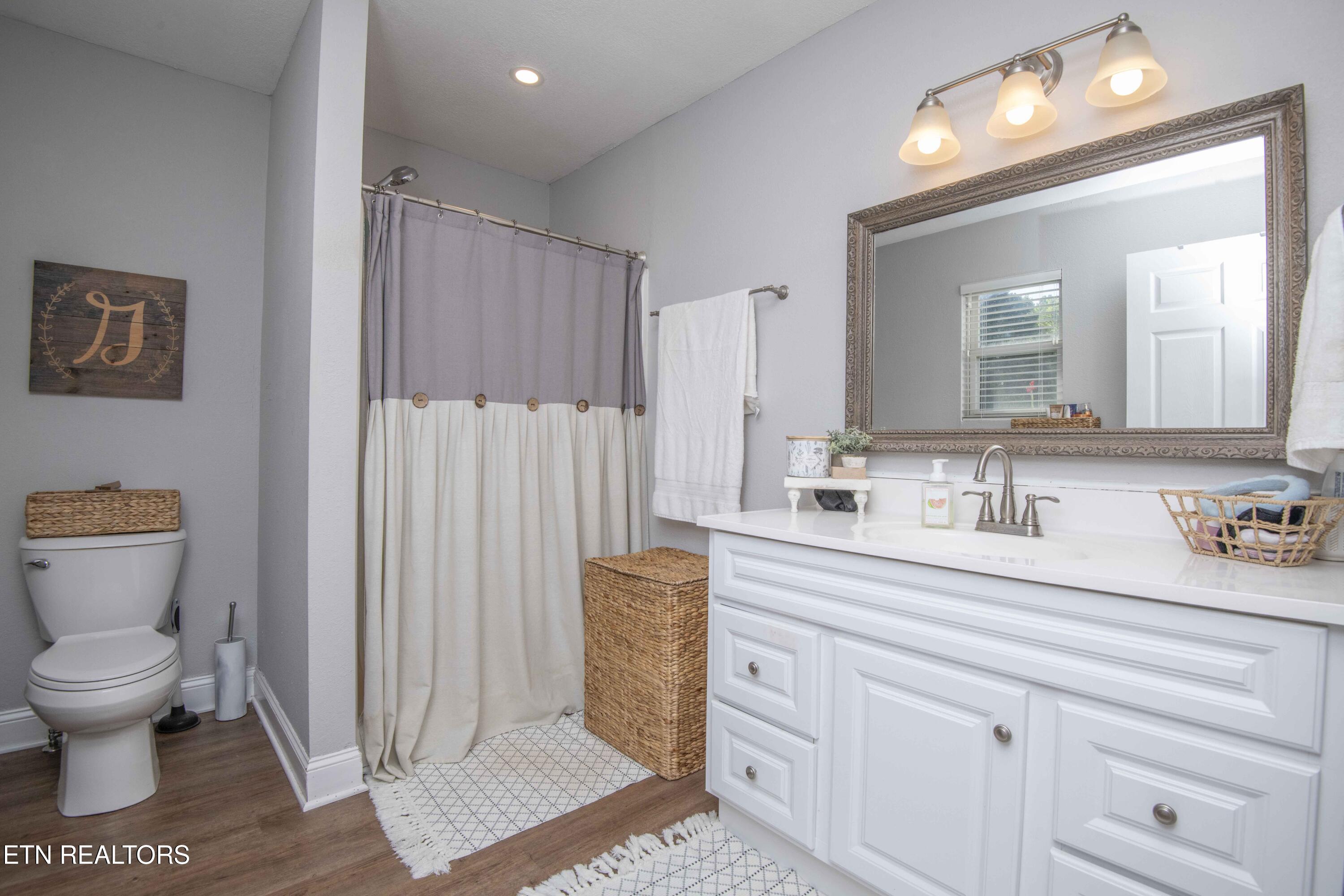 401 Vonore Road Loudon, TN 37774 - Photo 26 of 47 second bath 1_1