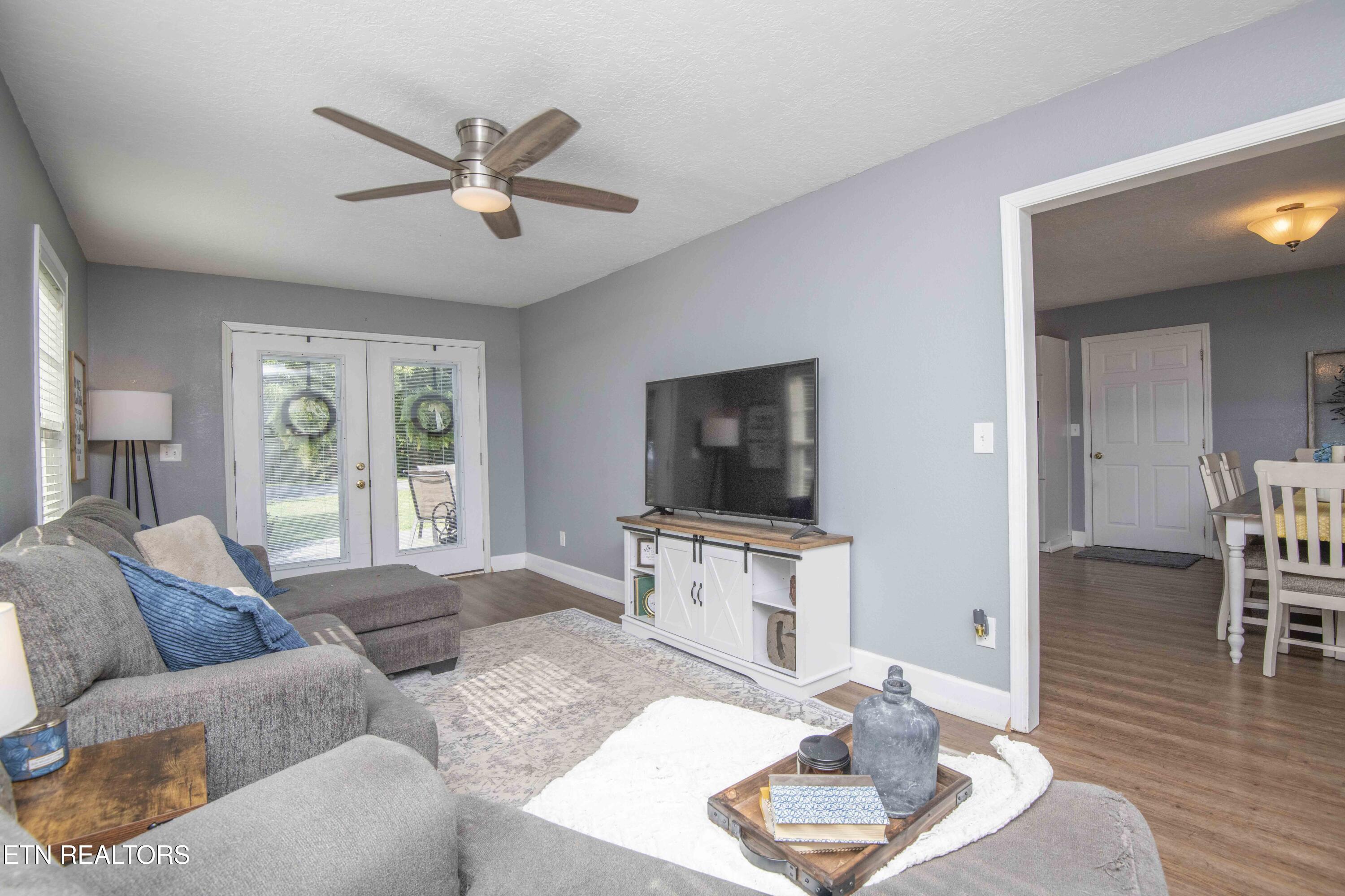 401 Vonore Road Loudon, TN 37774 - Photo 10 of 47 living 3_1