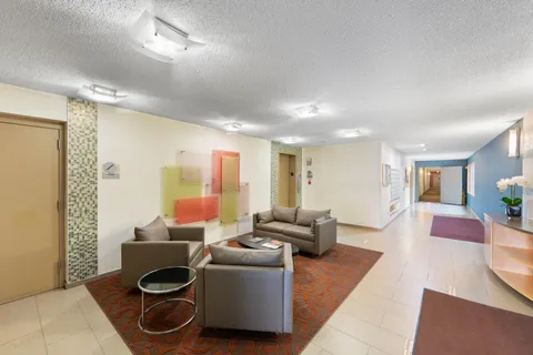 $174,900 | 4820 Park Commons Drive, Unit 235, St. Louis Park, MN 55416