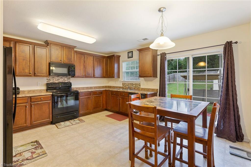1347 Sharp Ridge Road Greensboro, NC 27406 - Photo 4 of 17 Kitchen with breakfast area.