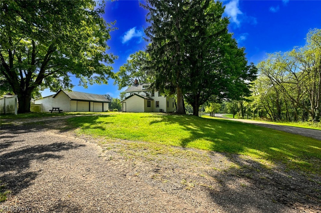 *BACK YARD W/DRIVEWAY BEHIND LEADING TO THE GARAGE ~