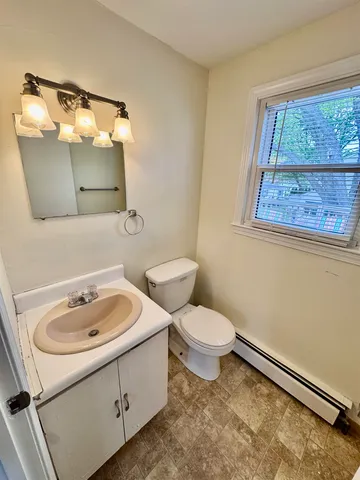 $2,750 | 494 Winnacunnet Road, Unit E, Hampton, NH 03842