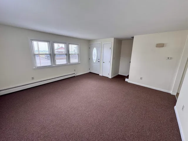 $2,750 | 494 Winnacunnet Road, Unit E, Hampton, NH 03842