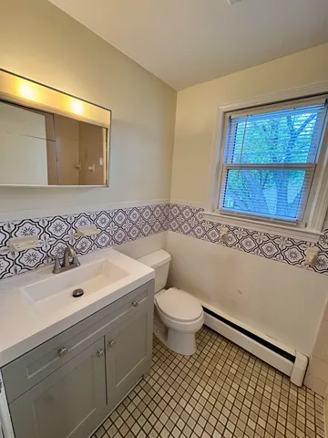 $2,750 | 494 Winnacunnet Road, Unit E, Hampton, NH 03842