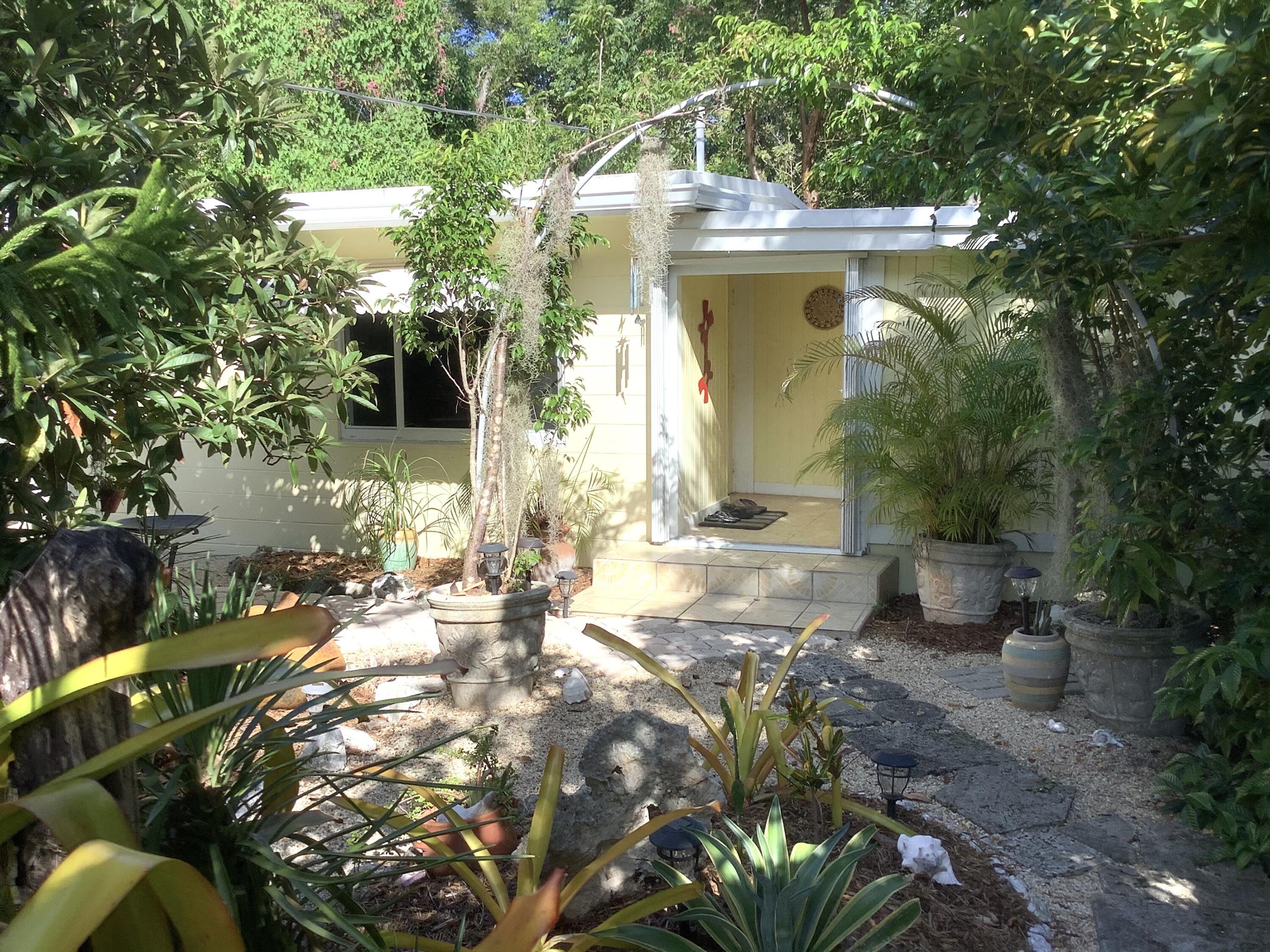 809 Largo Road Key Largo, FL 33037 - Photo 28 of 29 Front Walkway