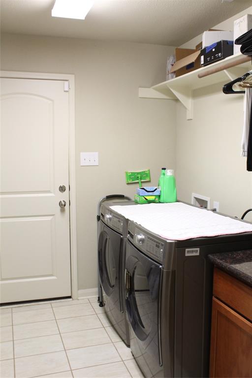 10717 Fallbrook Road Waco, TX 76708 - Photo 28 of 33 a utility room with washer and dryer