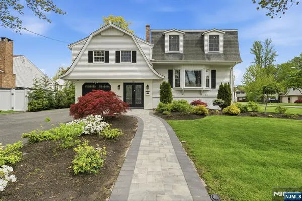 $1,275,000 | 13 Dogwood Court, Paramus, NJ 07652