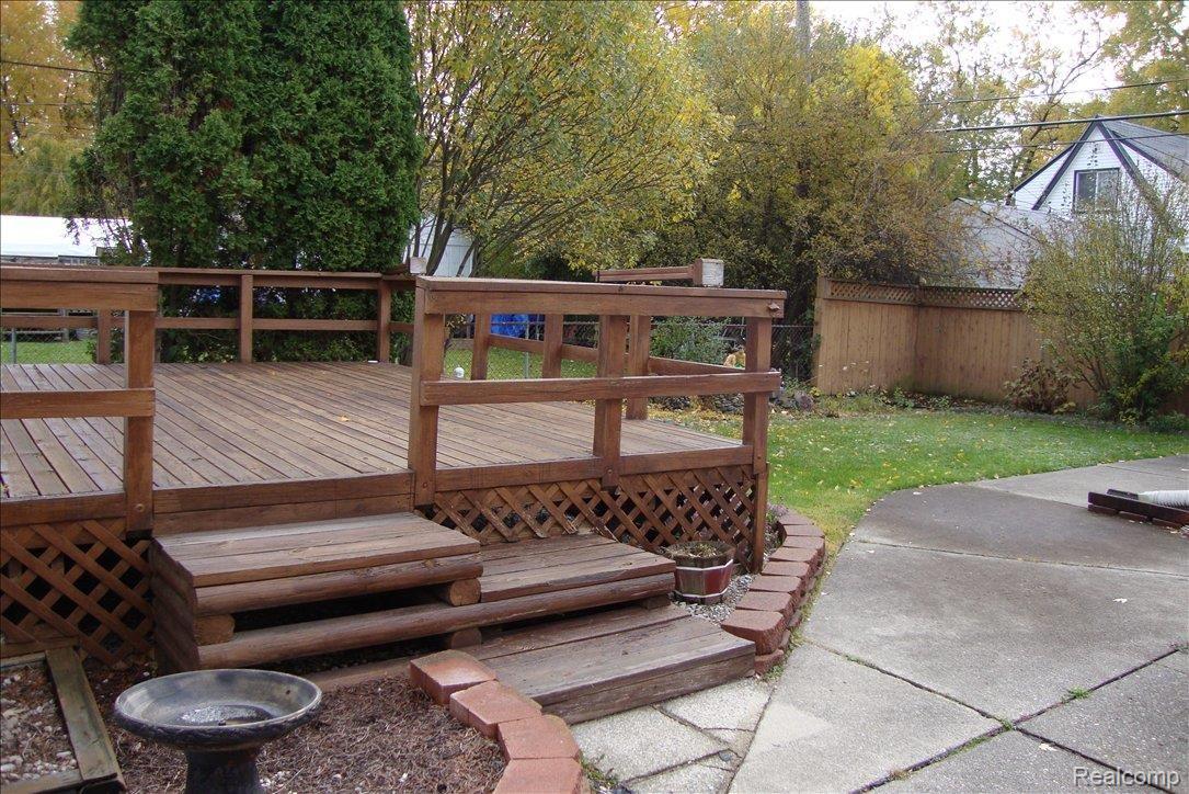 2045 Columbia Road Berkley, MI 48072 - Photo 5 of 20 Deck