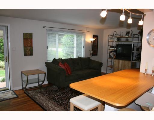 178 Drake Road Bethel Park, PA 15102 - Photo 3 of 14 Living Room.
