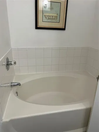 $2,700 | 7504 Marsland Lane, Arlington, TX 76001