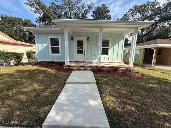 $2,100 | 420 Beverly Drive, Biloxi, MS 39530