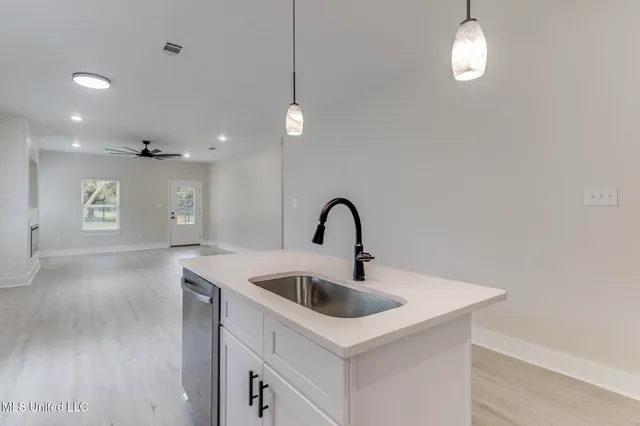 $2,200 | 420 Beverly Drive, Biloxi, MS 39530