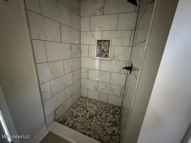 $2,200 | 420 Beverly Drive, Biloxi, MS 39530