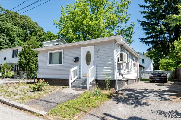 $359,900 | 33 Ridge Street, Cranston, RI 02920