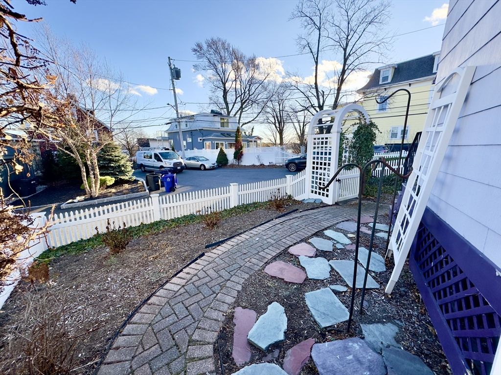 8 Fox Point Road Boston, MA 02125 - Photo 12 of 37