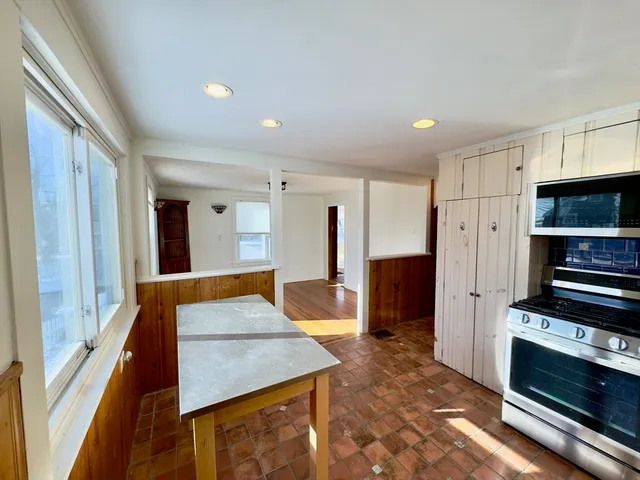 $4,000 | 8 Fox Point Road, Boston, MA 02125