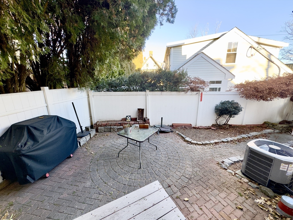 8 Fox Point Road Boston, MA 02125 - Photo 14 of 37