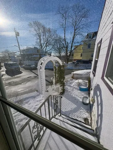 $4,000 | 8 Fox Point Road, Boston, MA 02125