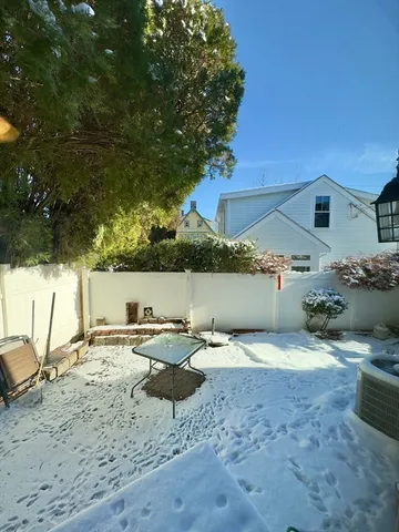 $4,000 | 8 Fox Point Road, Boston, MA 02125