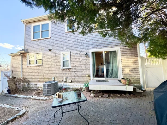 $4,000 | 8 Fox Point Road, Boston, MA 02125