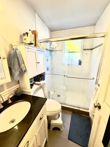 $4,000 | 8 Fox Point Road, Boston, MA 02125