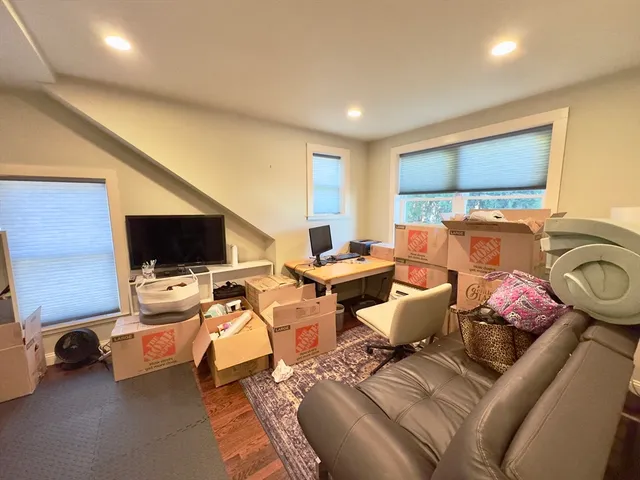 $4,000 | 8 Fox Point Road, Boston, MA 02125