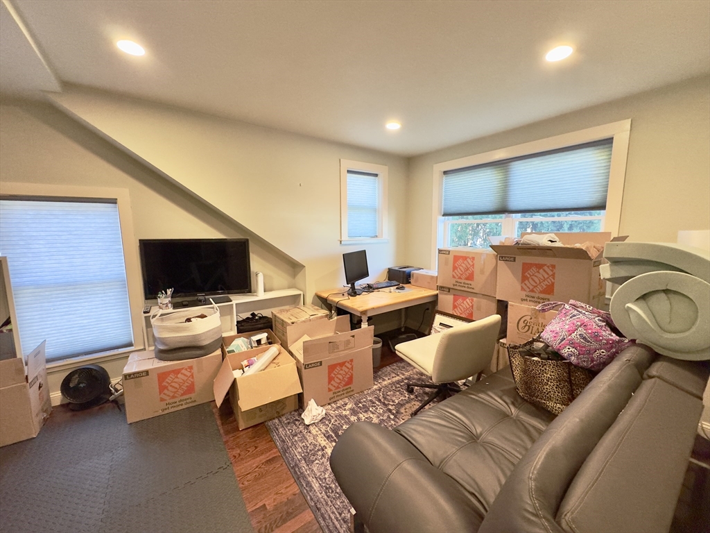 8 Fox Point Road Boston, MA 02125 - Photo 29 of 37